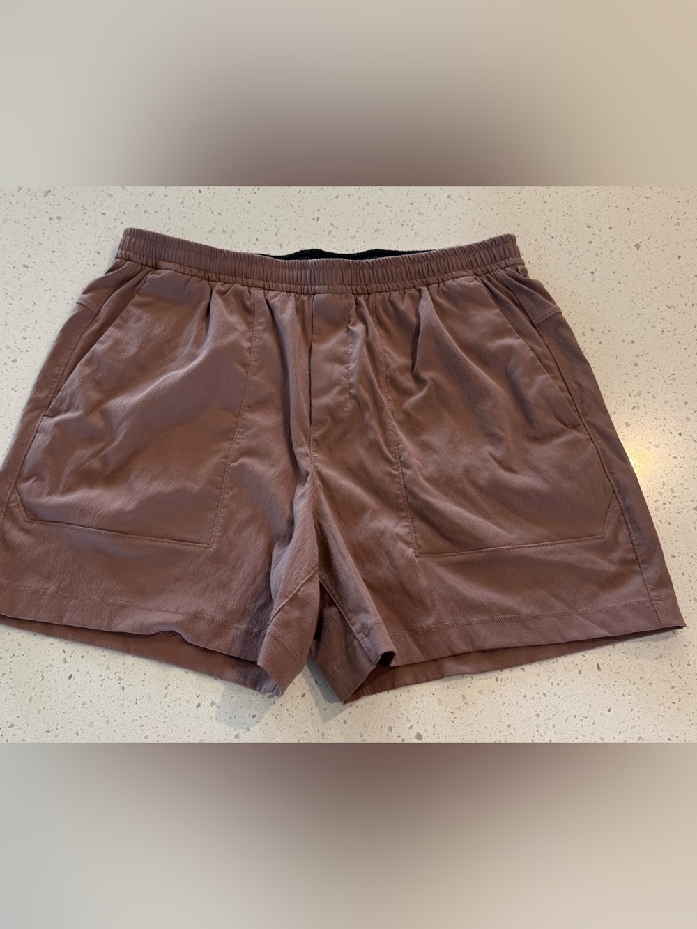 L Lululemon Men's Bowline Shorts Blush Large Stretch Drawstring Pockets Summer